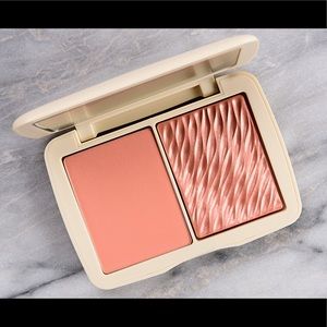 NEW! In package. Stunning Cover FX  Soft Peach blush palette.
